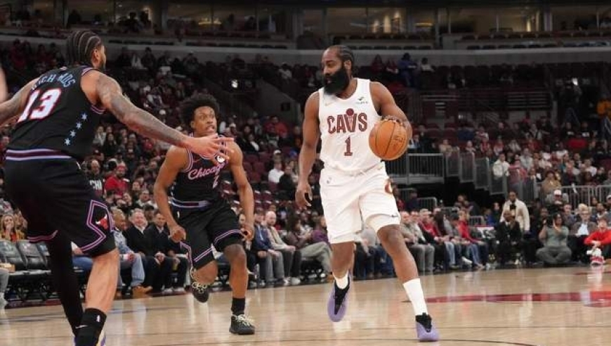 打疯了！骑士轰19-0攻势拉开分差：哈登三分9中5轰21分4助2断