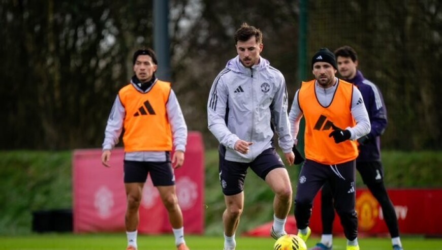 曼联官网：卡里克首堂训练课气氛十分融洽，亲自启动传球训练