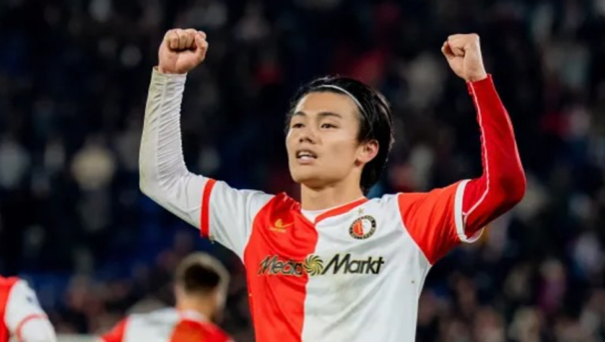 日本国脚荷甲大四喜！硬抗对手戏耍防线，头顶脚踢射术是真强