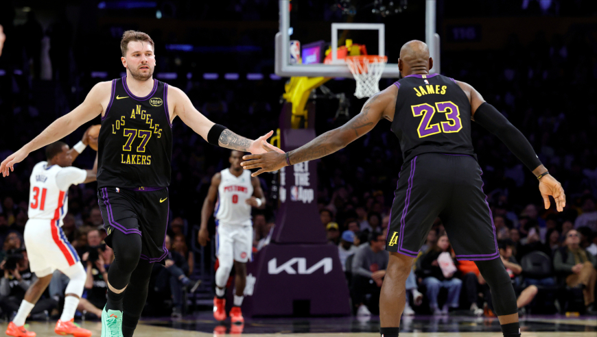 湖人末节崩盘负活塞集锦：东契奇30分8失误 詹姆斯生日夜17分