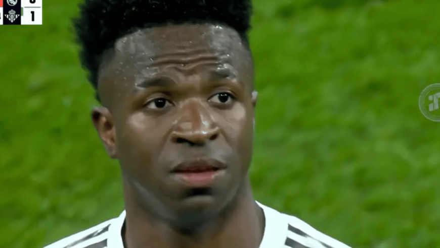 18场0球！皇马1.5亿巨星又被提前换下：伯纳乌狂嘘他 愤怒提前离场