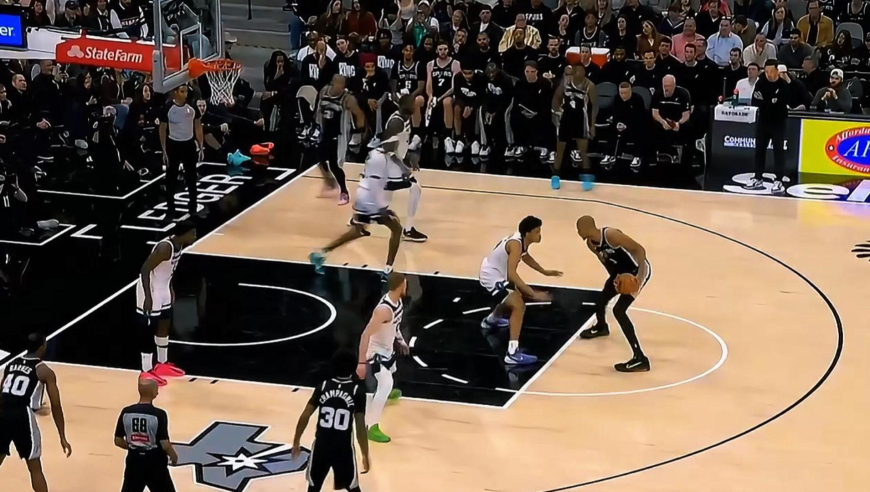 新生代巨星对决！文班亚马与爱德华兹末节决胜时刻对轰14分全过程