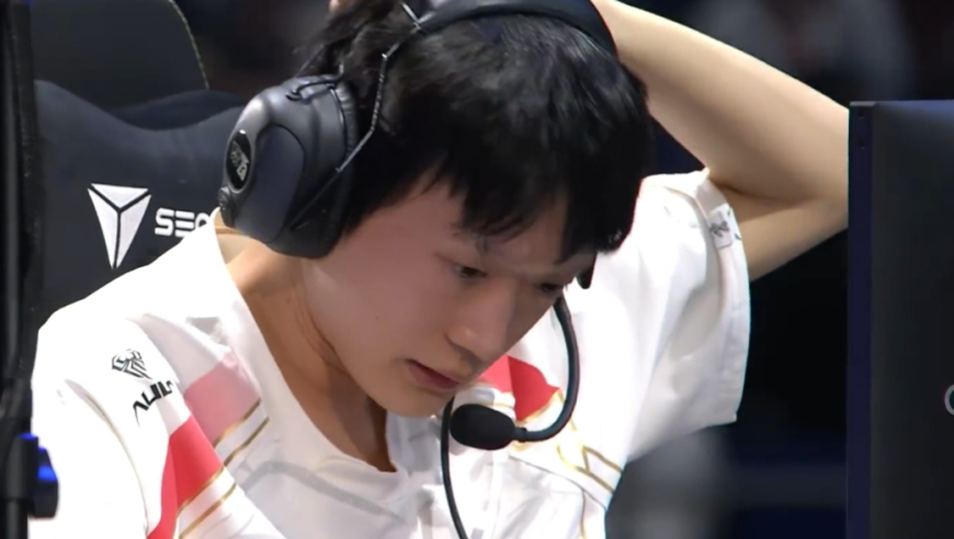 AL鏖战五局不敌T1！Faker对LPL世界赛12战全胜，香克斯眼泛泪花太难受