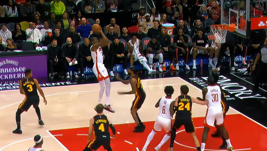 疯狂火三疯！杜兰特连秀干拔 火箭第三节再轰12-1攻击波碾压老鹰