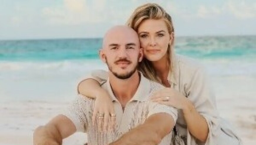 雷霆夺冠功臣卡鲁索结婚！新娘光彩照人 切特、杰威等队友参加婚礼