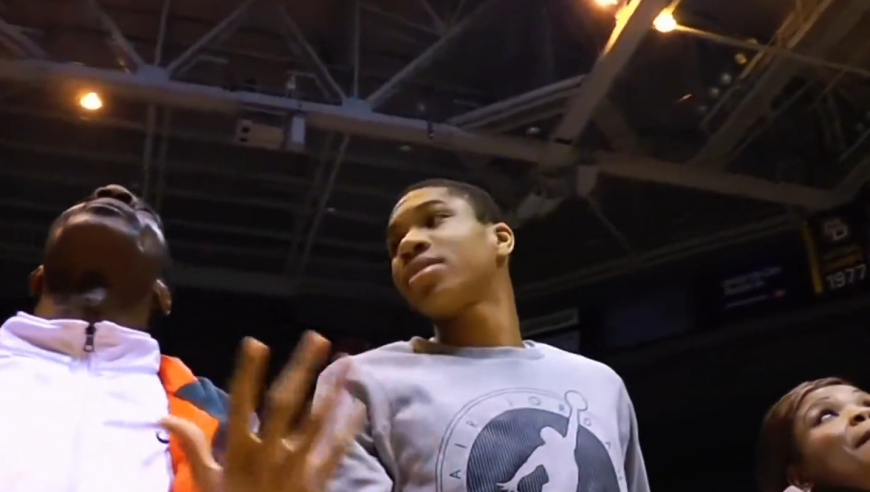 字母哥和妻子的爱情故事，才是所有年轻人学习的榜样