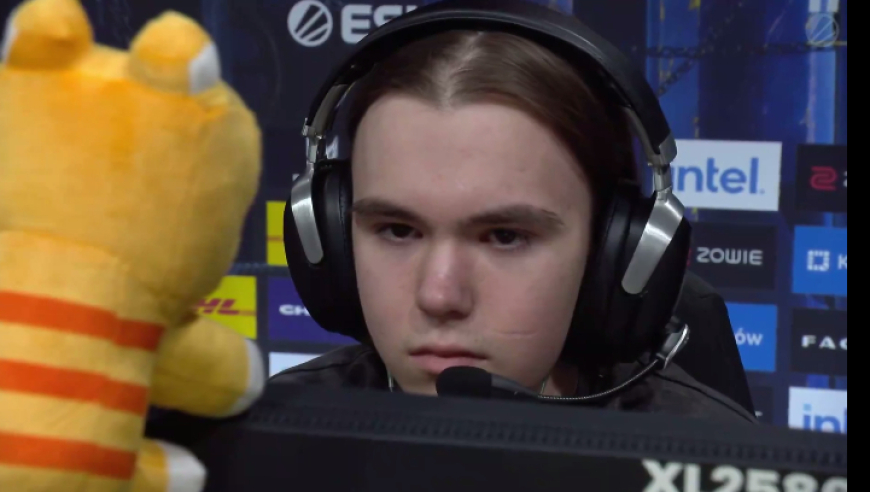 device说话！donk晋级后吐槽在与G2比赛过程中鼠标频繁断开