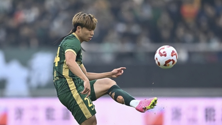 一场0：1验出国足最大水货，一人犯错坑苦球队，邵佳一不敢再用他