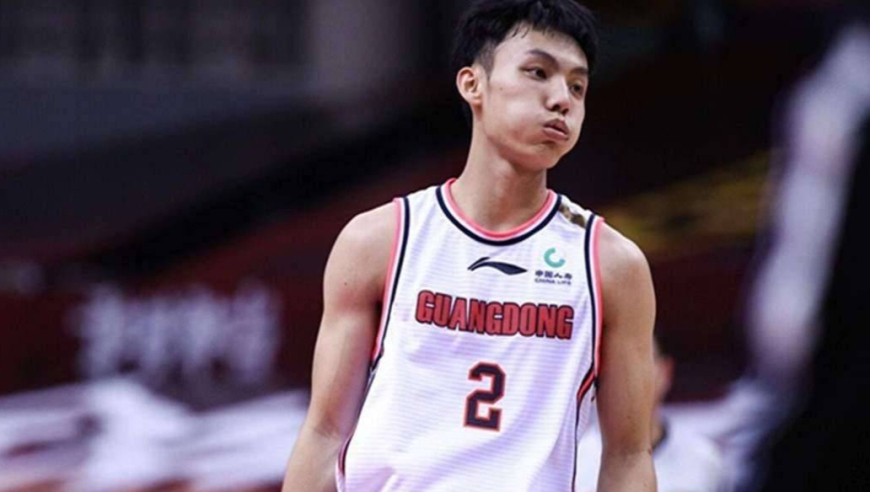 24日CBA冲突合集：徐杰赵睿均受伤离场陈家政王少杰都被打出血