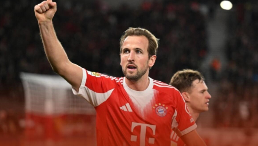 德甲-11分领跑！拜仁5-0斯图加特13轮12胜，凯恩替补戴帽，奥利塞造三球