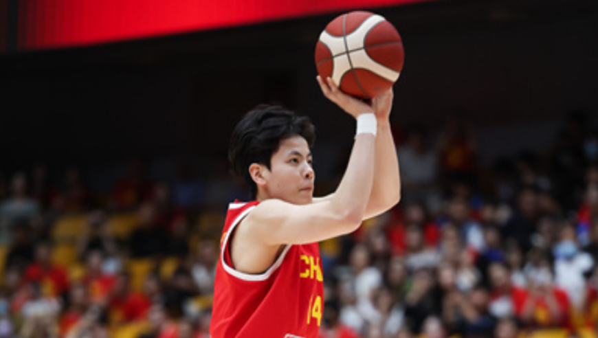 接班李梦！杨舒予6战76分成女篮热身赛总得分王 4场上双完成蜕变