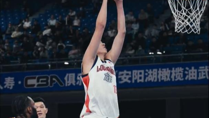 在杜锋手下被压制4年，如今成为一流中锋，打爆莫兰德和刘传兴