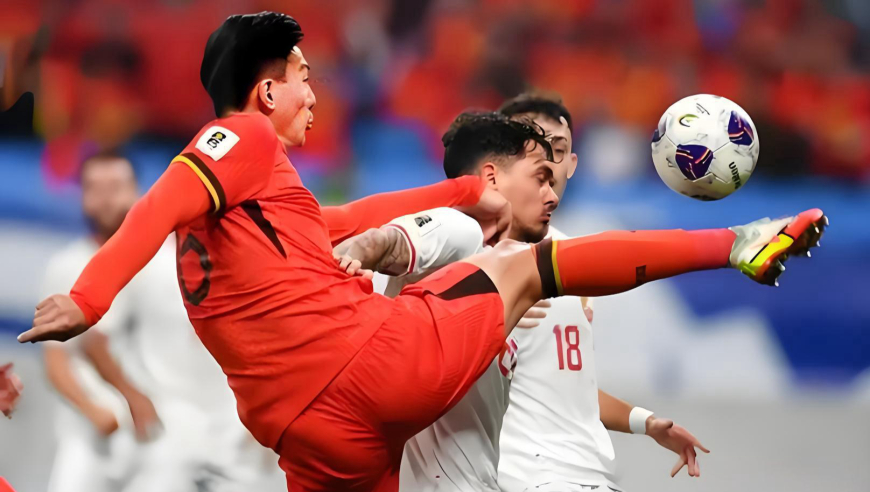 体坛记忆｜国足扛住重压迎战劲敌，踢出最争气热血一战，全城陷入狂欢