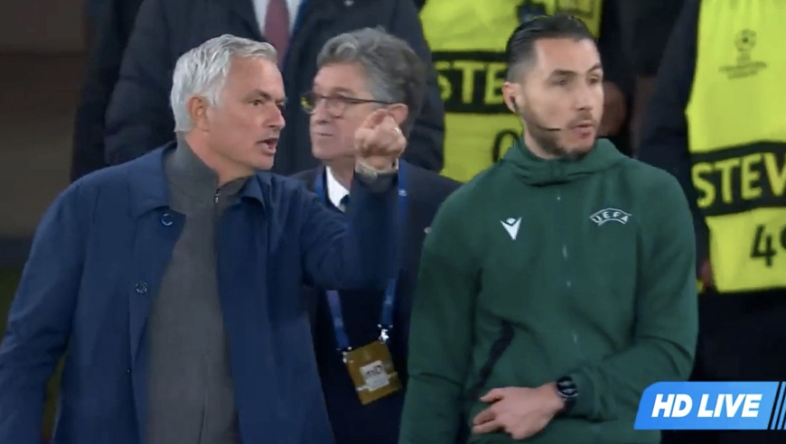 还是暴脾气！回看穆里尼奥连吃两黄全过程 对维尼修斯犯规不满 怒喷主裁判