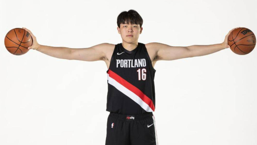 杨瀚森vs雷霆合集：4投1中拿3分5篮板 最后时刻表现太积极