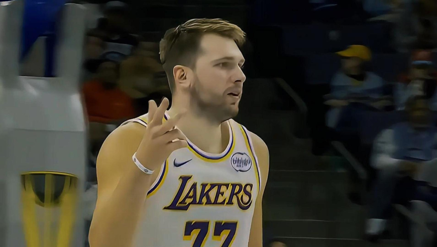 强到离谱！东契奇复出首战末节轰下第40分助湖人打出8-0攻击波