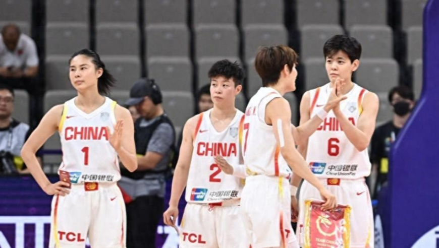 三战场均2.6分！宫鲁鸣却称她是女篮未来扛旗人，球迷评论亮了