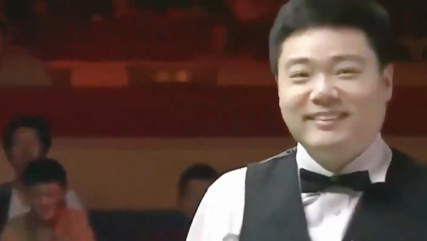 体坛记忆｜ 丁俊晖花式进球逗笑全场，比赛过程一波三折，打的萝卜很崩溃