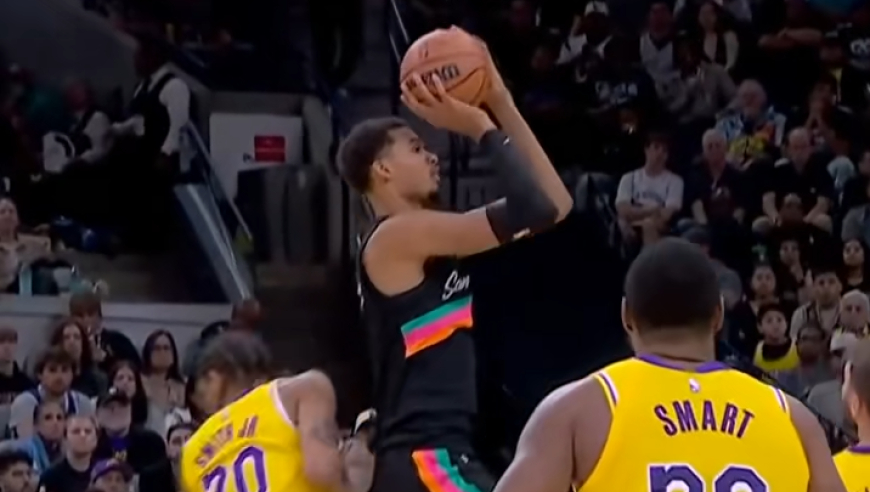 湖人vs马刺五佳球 文班单臂擎天大力虐筐海斯空接背扣技惊四座