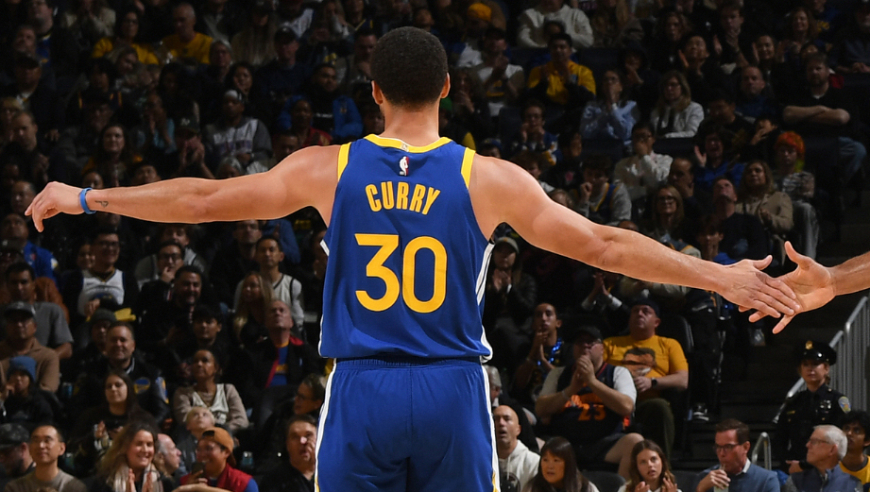 强到离谱！库里第三节单节狂轰20分集锦：4记三分+突破无解萌神