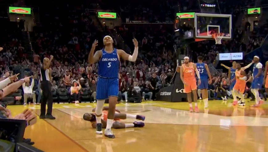 26+3+7！哈登上半场22分 连秀撤步三分戏耍前状元 385天后再扣篮