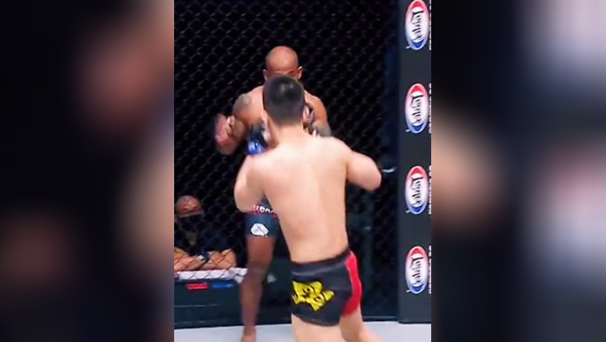 体坛记忆｜少林寺谢维最霸气一战，一记飞膝顶碎对方选手