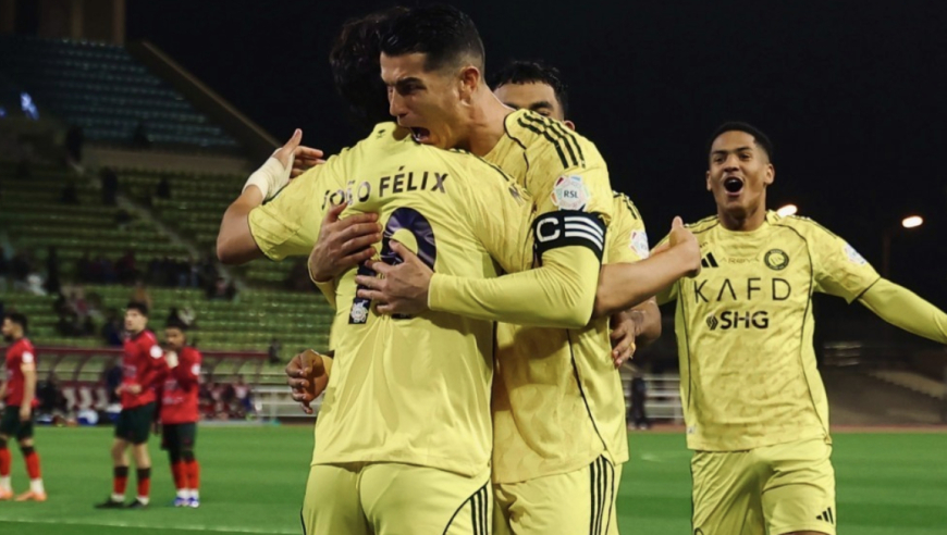 只差榜首3分！40岁C罗狂欢夜：吃饼斩生涯961球 3-0重燃夺冠希望