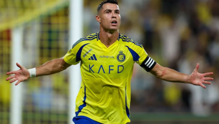 太强了！40岁C罗晒肌肉照，体格比10年前更强，能踢2030年世界杯