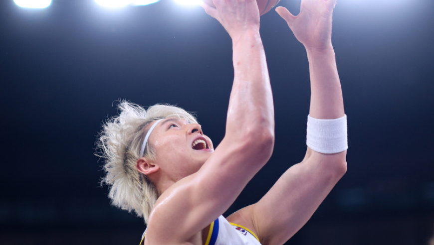 丢联赛第一！上海爆冷遭深圳终结9连胜 张镇麟仅5分史密斯38+7