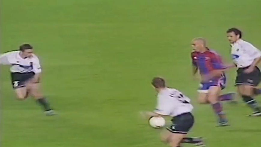 体坛记忆｜1997年西甲联赛，巴塞罗那vs瓦伦西亚，外星人罗纳尔多帽子戏法！