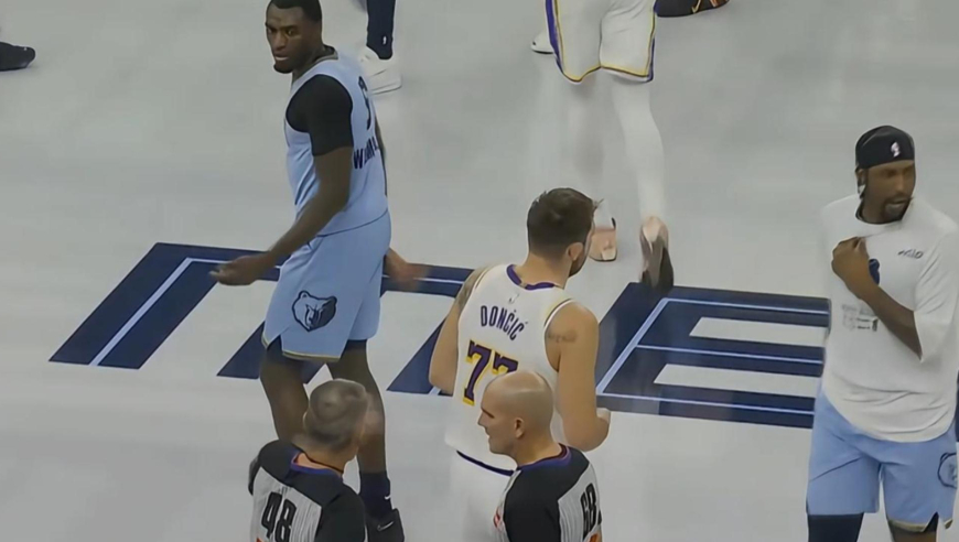 离谱到夸张！灰熊四分钟时间轰出19-0超强攻击波打崩湖人