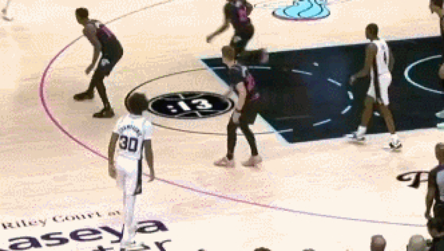 文班亚马今天有多恐怖？把83分先生防到怀疑人生，外星人实锤！