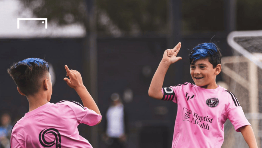 传承！梅西之子与苏亚雷斯之子共同出战，模仿父辈庆祝动作