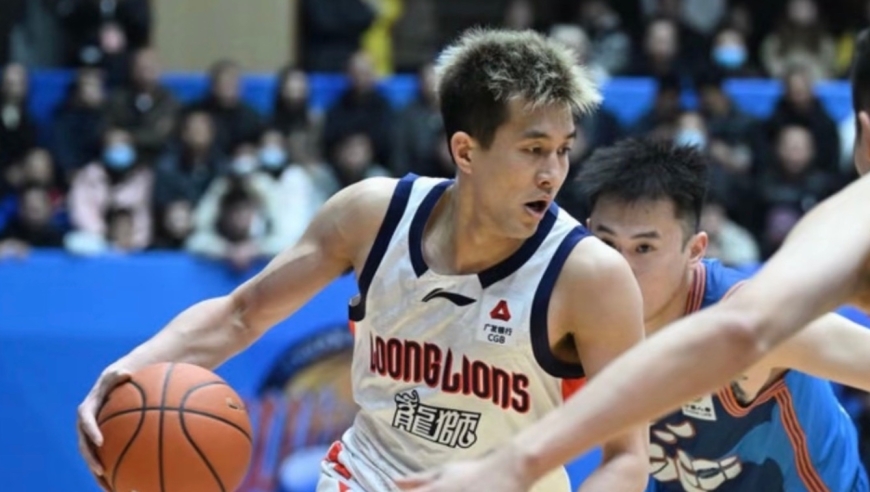 上场 | 首秀16+5开门红，指着裁判怒喷吃T，熟悉的郭艾伦回来了