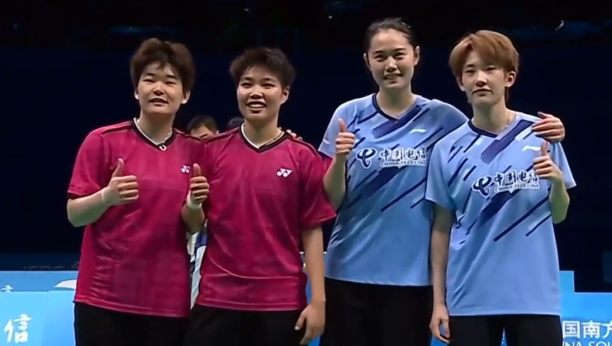 荣耀时刻！黄东萍/谭宁获羽毛球女双金牌 丢掉牌子激情怒吼庆祝