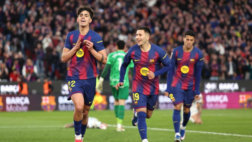 西甲-先赛4分领跑！巴萨3-0马洛卡联赛3连胜，亚马尔世界波，莱万建功