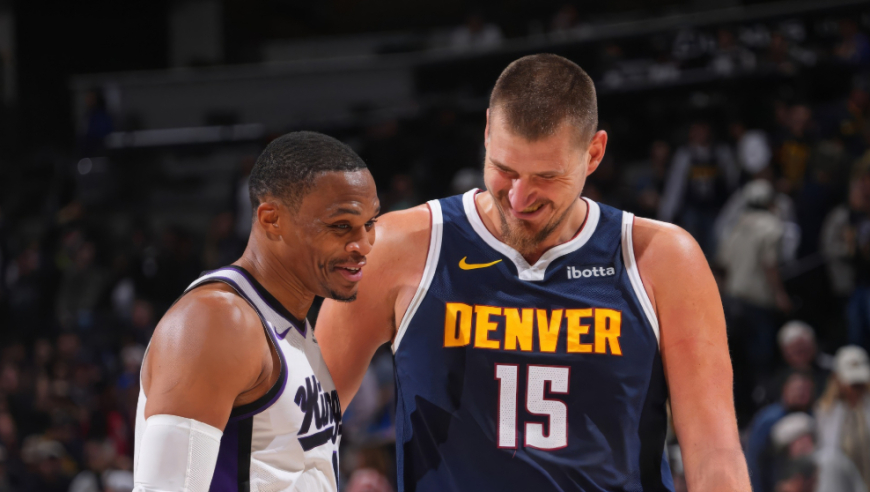 场均31分11板13助，刷新历史纪录！赢球还能划水，你值得拿4亿顶薪