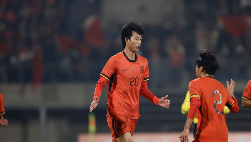 9场轰15球！中国足球16岁1米92锋霸崛起：国产克劳奇变王牌射手