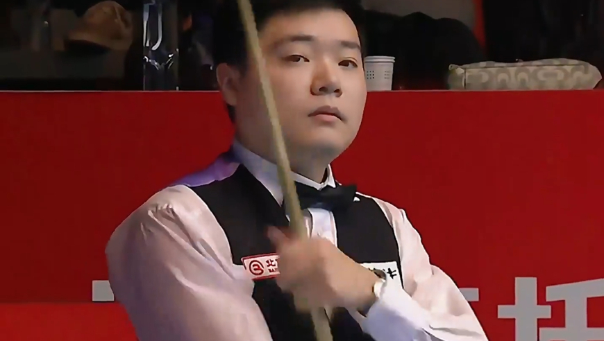 体坛记忆｜ 丁俊晖危在旦夕扭转乾坤，极限校黑炸翻全场，控球机器当之无愧