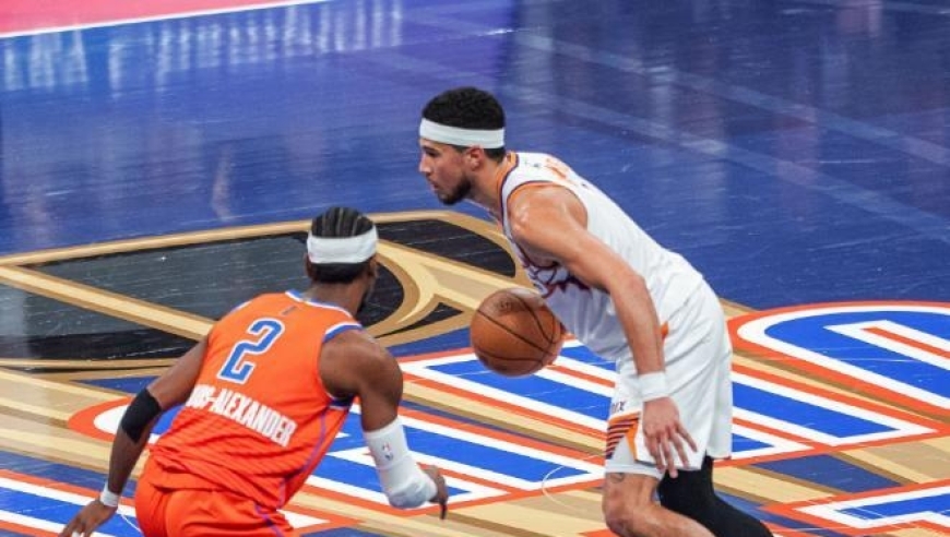 杰伦威首秀霍姆格伦23分，亚历山大37+8力压布克，雷霆豪取11连胜