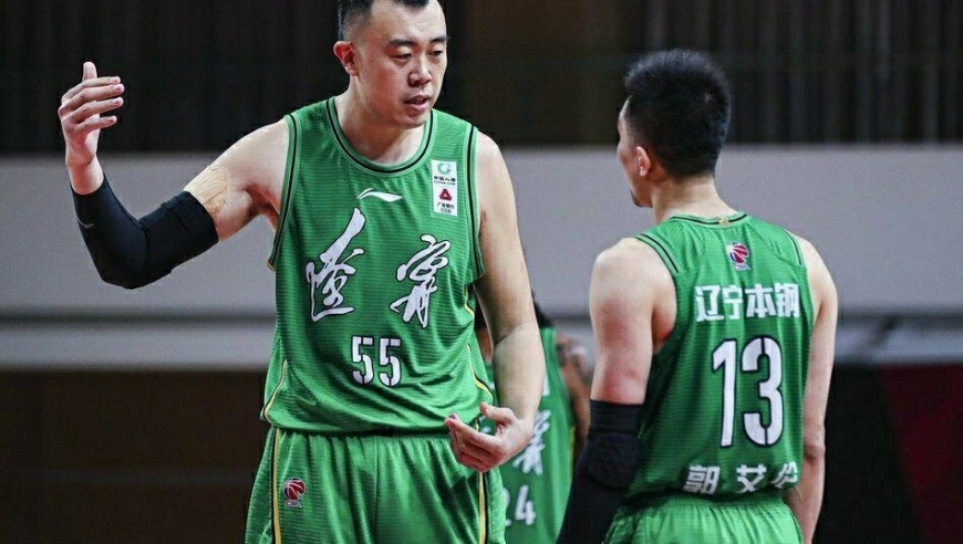 赵继伟将接任队长，北京三冠功臣退役当教练，男篮归化外援受阻