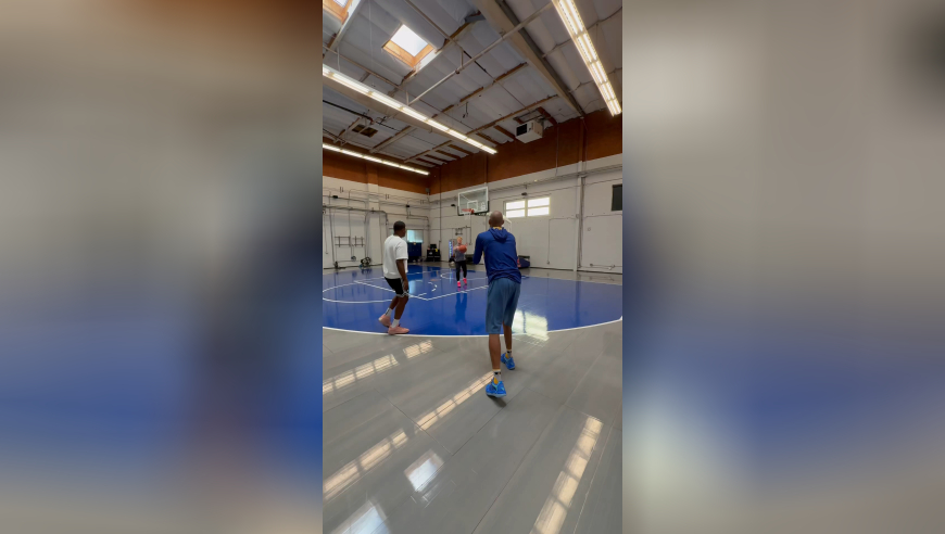 太牛了！60岁的雷吉米勒三分球百发百中！