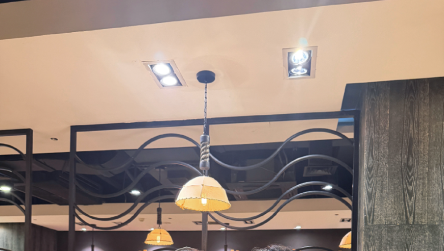 Xiye和狼行晒出和小花生合照，祝小花生每天开心