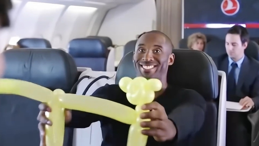 同样都是体坛超级巨星，科比和梅西对待球迷的区别到底有多大？