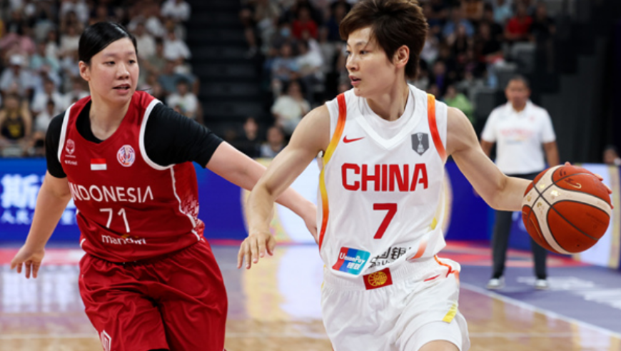 亚洲杯：中国女篮51分狂胜印尼 张子宇13+4被对手放倒双腿遭压