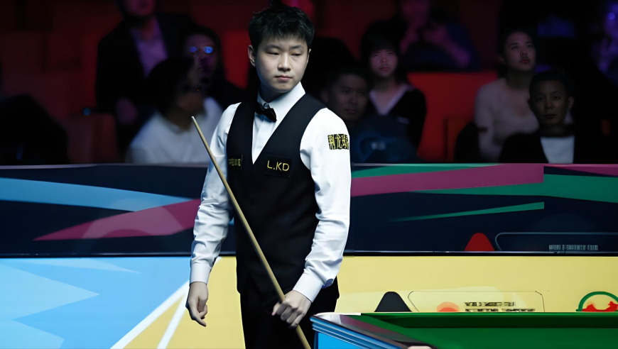 赵心童展现神仙准度！乱局单杆清台，就是如此的不讲道理｜体坛名场面