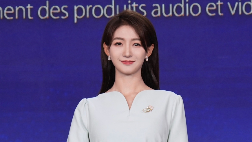 央视天下足球迎95后新主播，肤白貌美身高172，说话很端庄大气