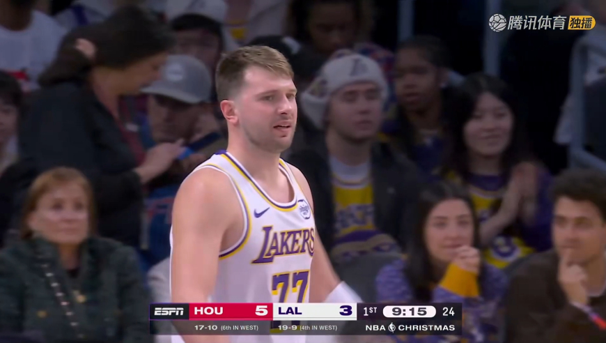 昨晚干嘛去了？东契奇边线球接球又失误被断 火箭两连扣打懵湖人