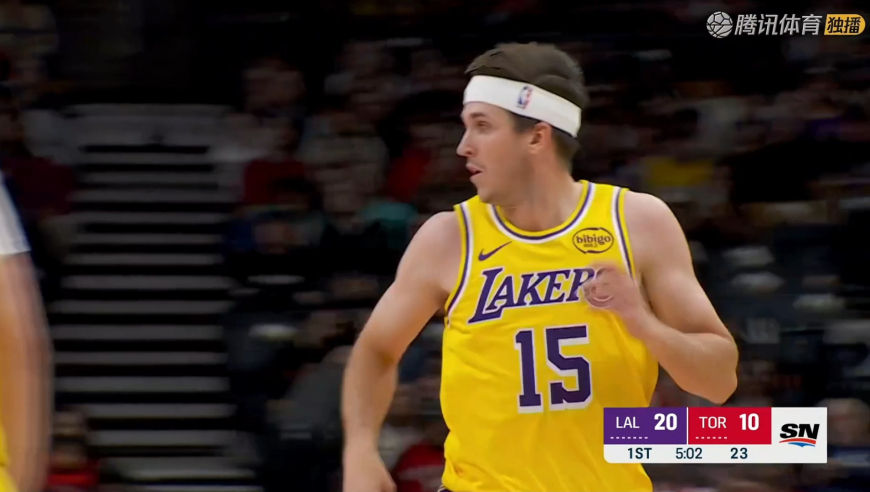 给大哥找回面子！詹姆斯撞飞对手但被帽 里夫斯随后回应丝滑上下步