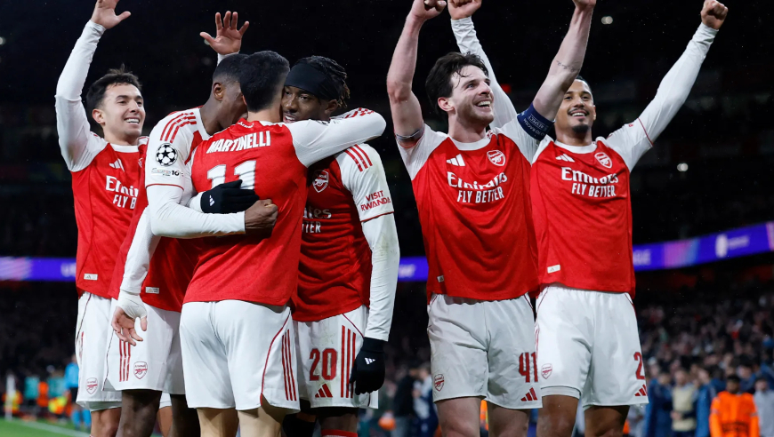 诺伊尔跑到中圈离谱送空门，拜仁1-3完败阿森纳，枪手欧冠5连胜